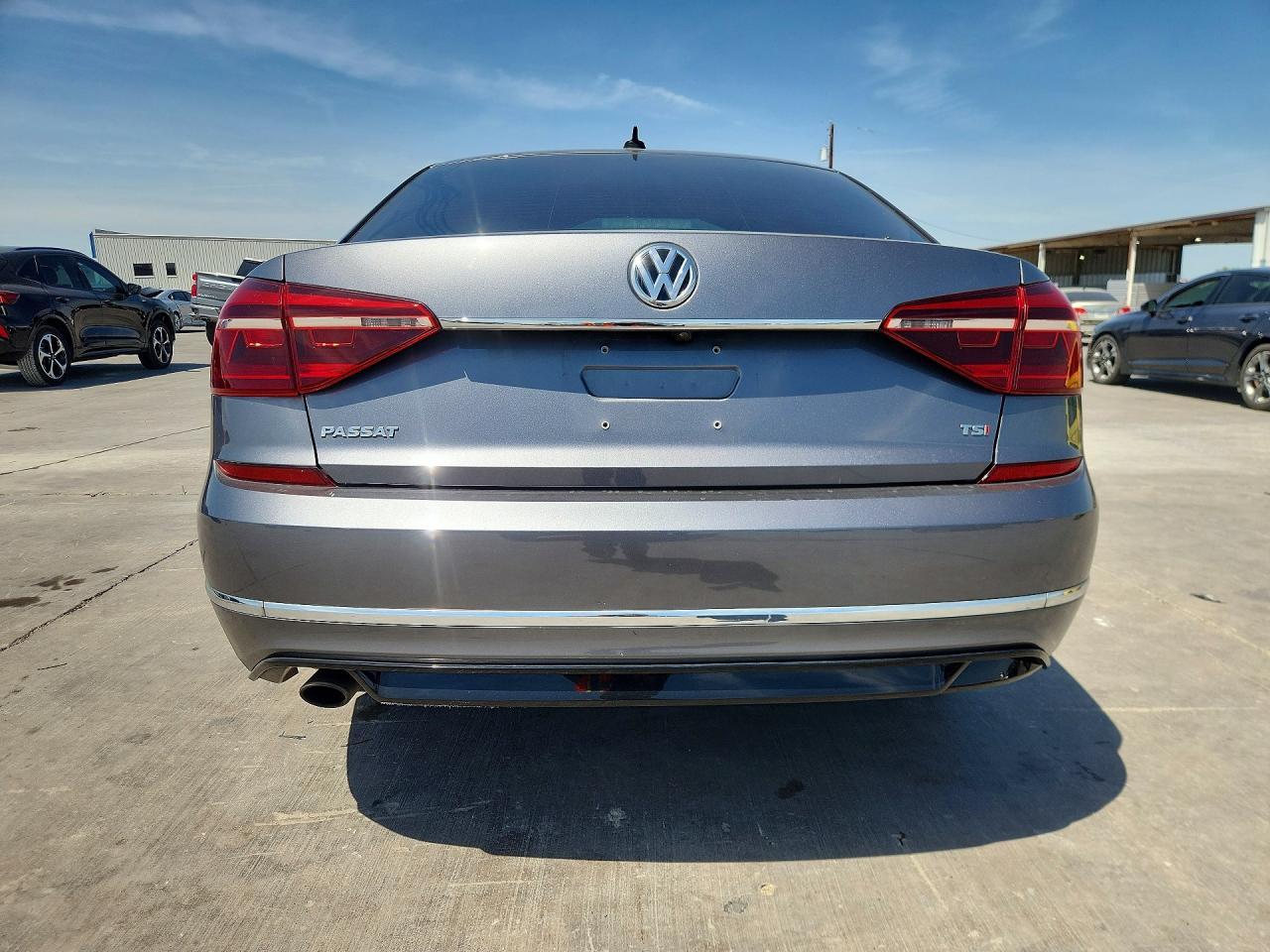 2017 Volkswagen Passat R-Line - Image 6
