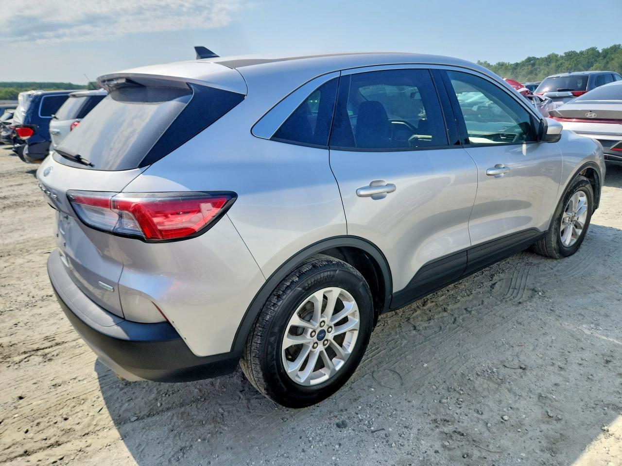 2020 Ford Escape Se - Фото 3