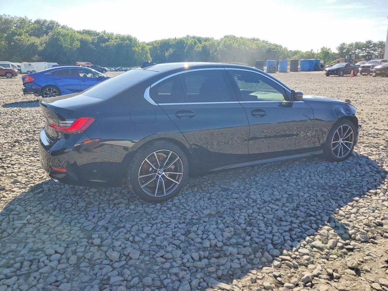 2019 BMW 330Xi - Фото 3