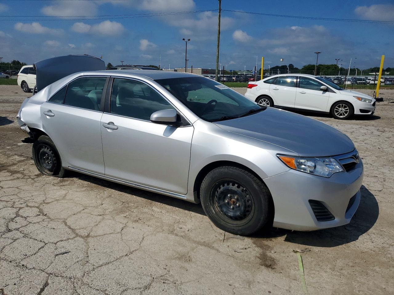 2013 Toyota Camry Le - Фото 4