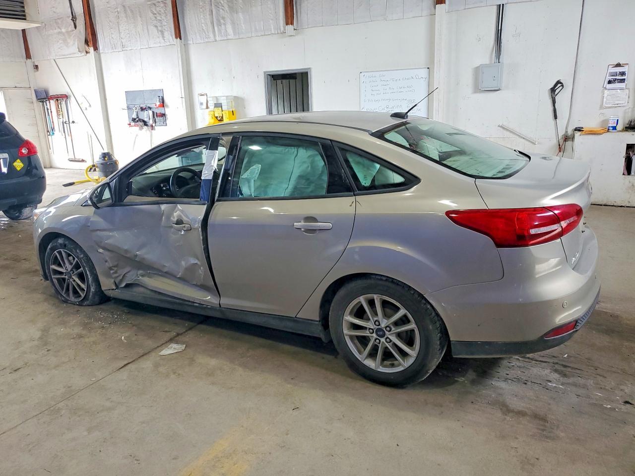 2015 Ford Focus Se - Image 2