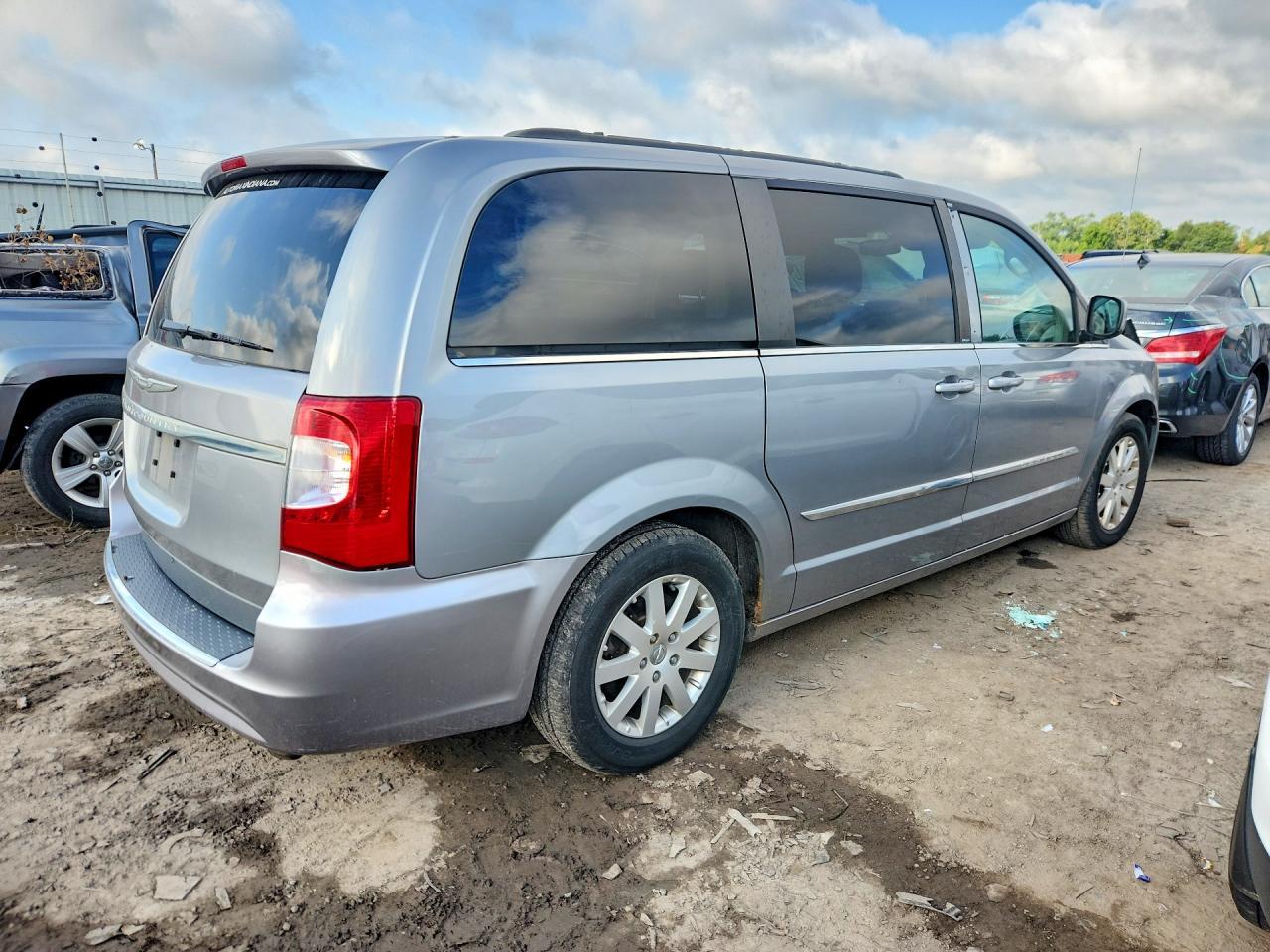 2014 Chrysler Town & Country Touring - Фото 3