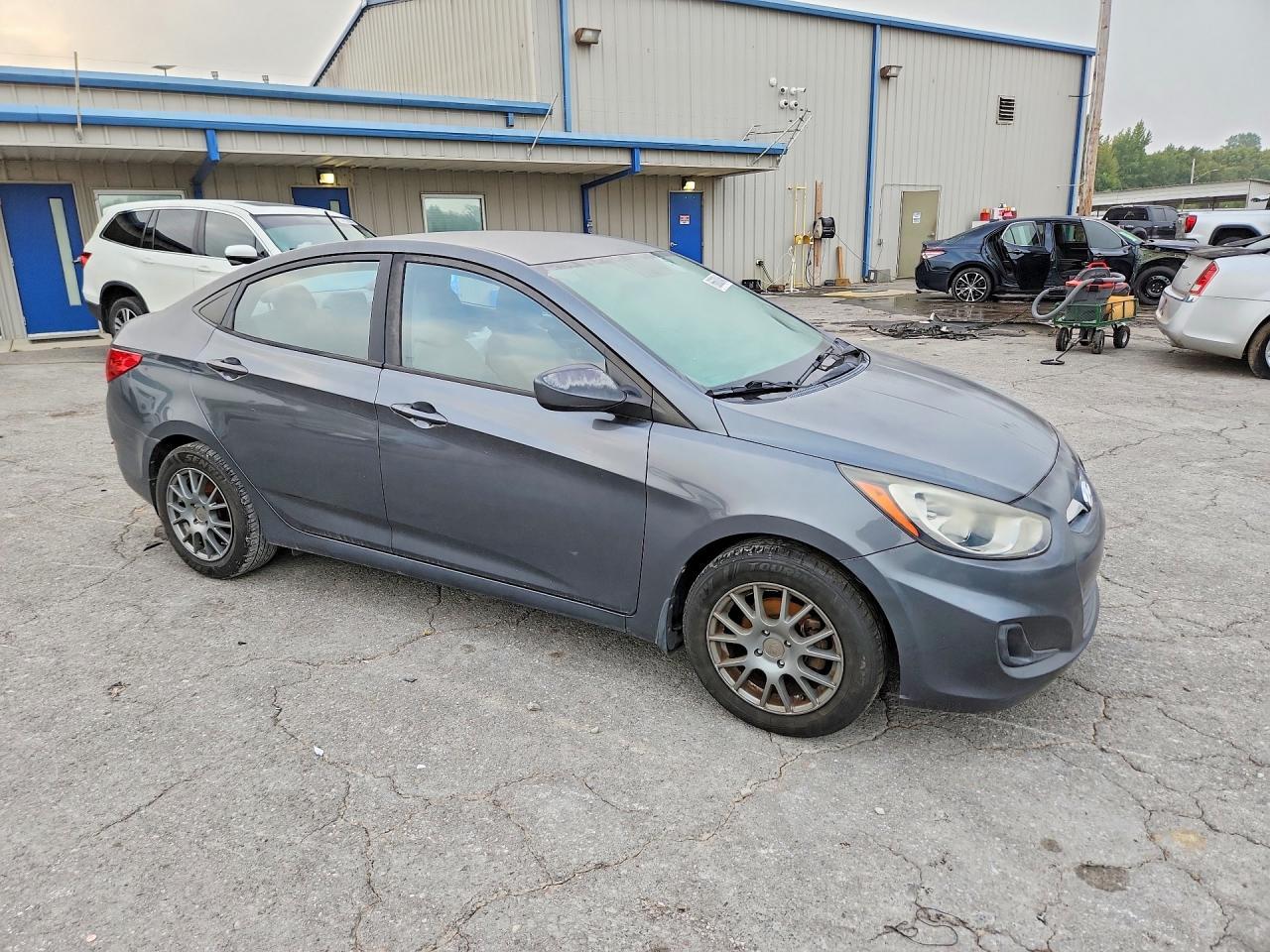 2013 Hyundai Accent Gls - Фото 4