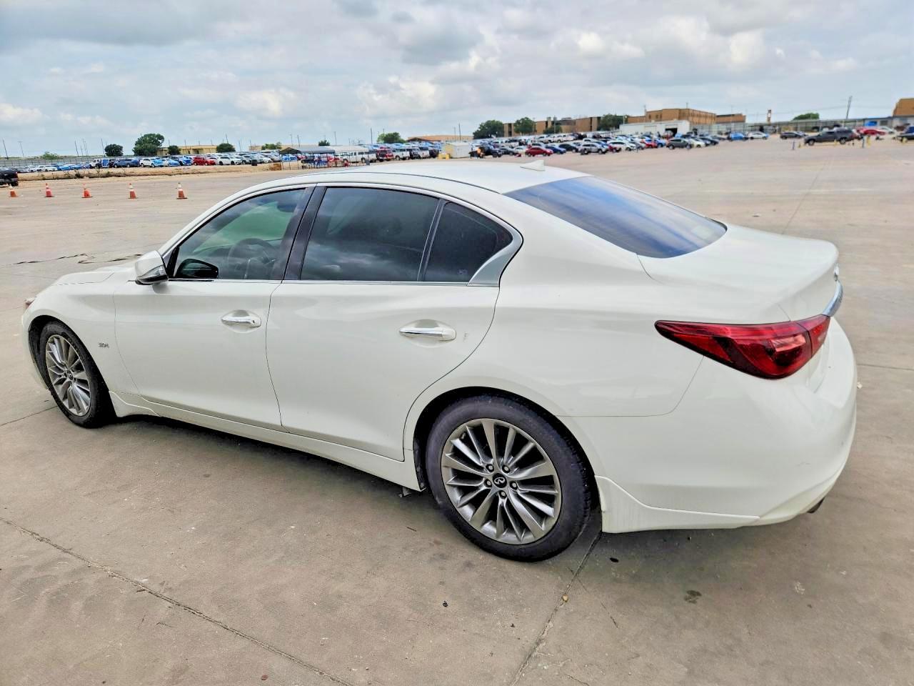 2018 Infiniti Q50 3.0T Luxe - Фото 2