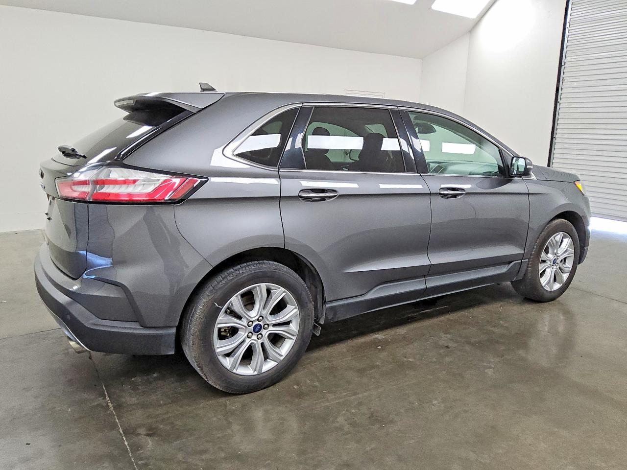2022 Ford Edge Titanium - Image 3