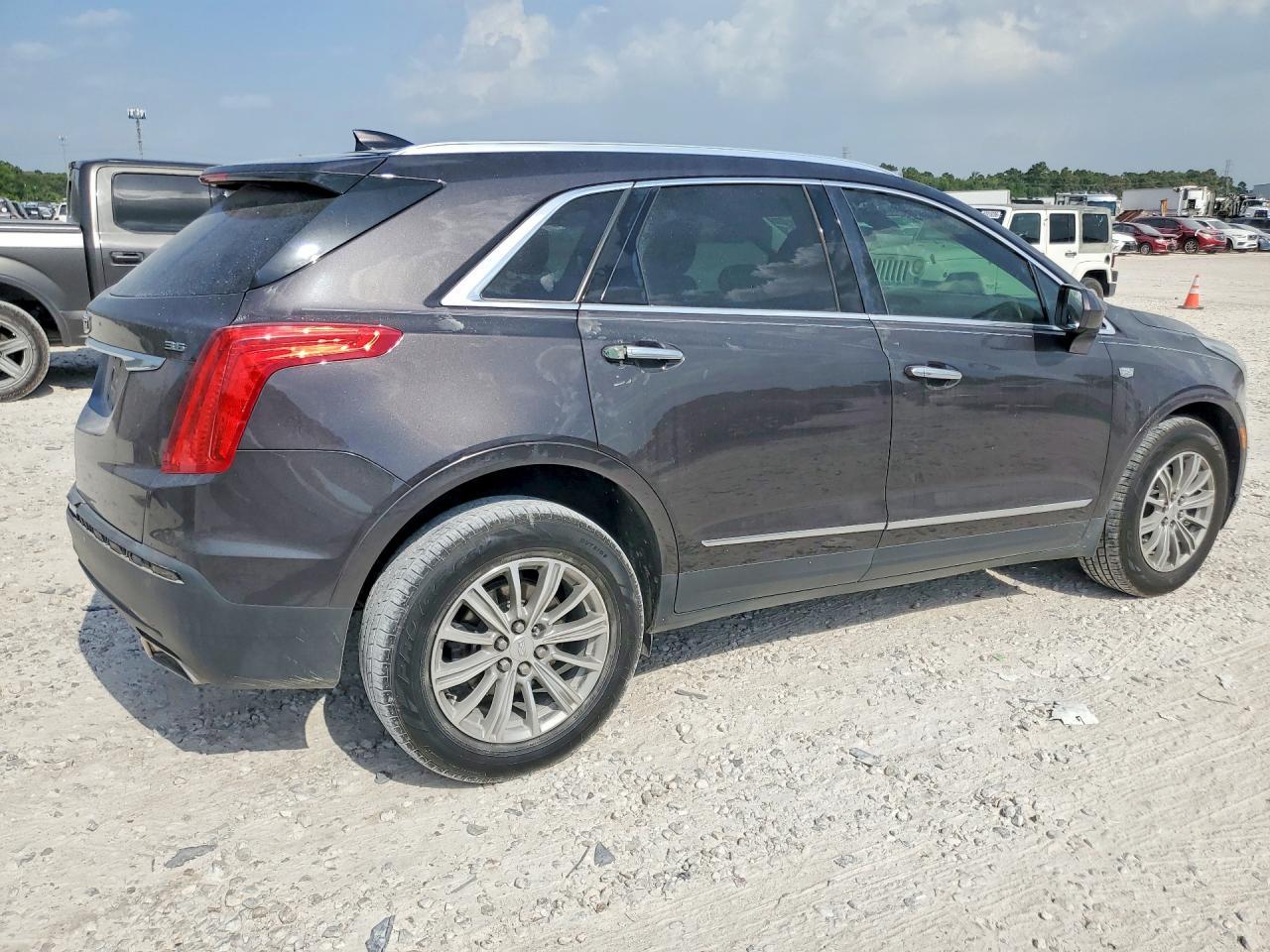 2017 Cadillac Xt5 Luxury - Image 3
