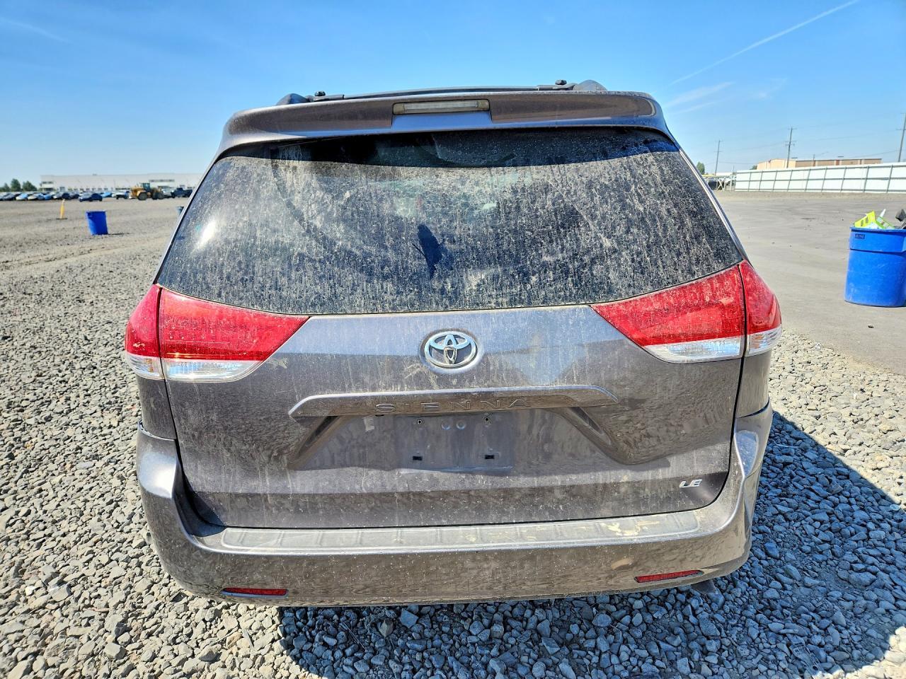 2011 Toyota Sienna Le - Фото 6