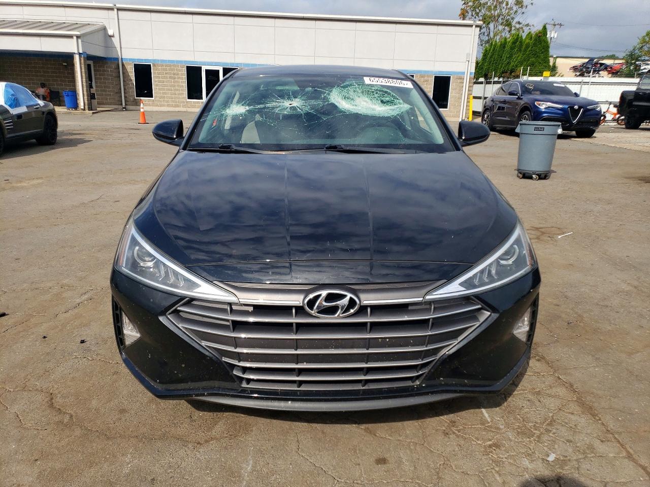 2020 Hyundai Elantra Se - Image 5