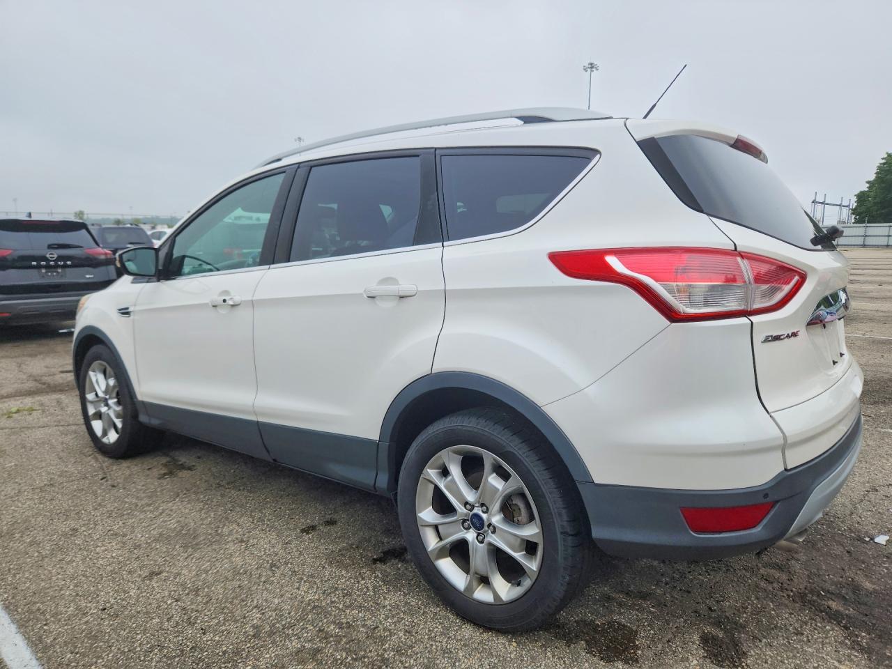 2015 Ford Escape Titanium - Фото 2