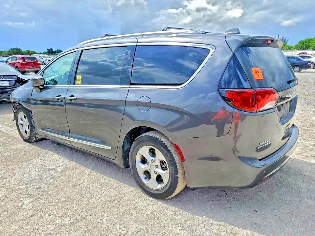 2017 Chrysler Pacifica Touring L Plus - Image 2