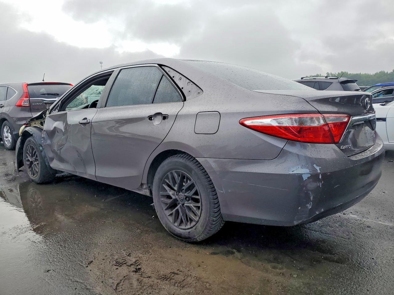 2017 Toyota Camry Le - Фото 2