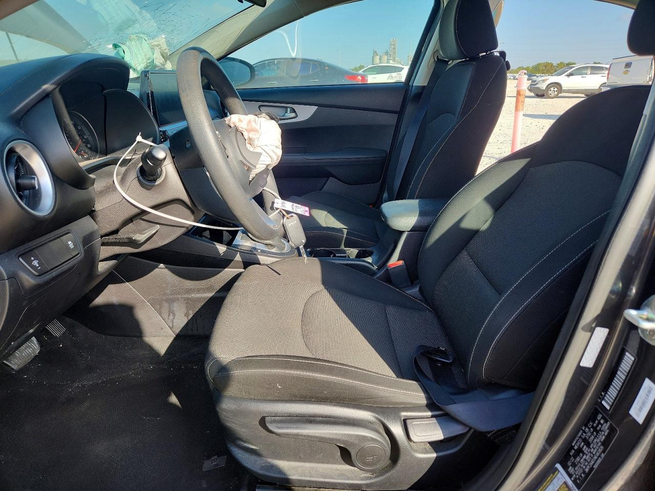2022 Kia Forte Fe - Image 7