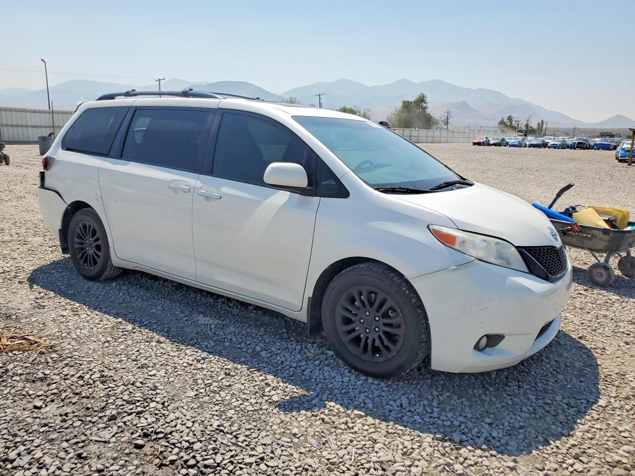 2016 Toyota Sienna Xle Premium 8-Passenger - Фото 4