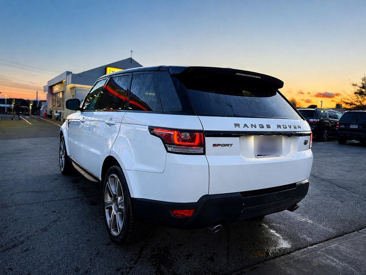 2015 Land Rover Range Rover Sport Hse - Image 3