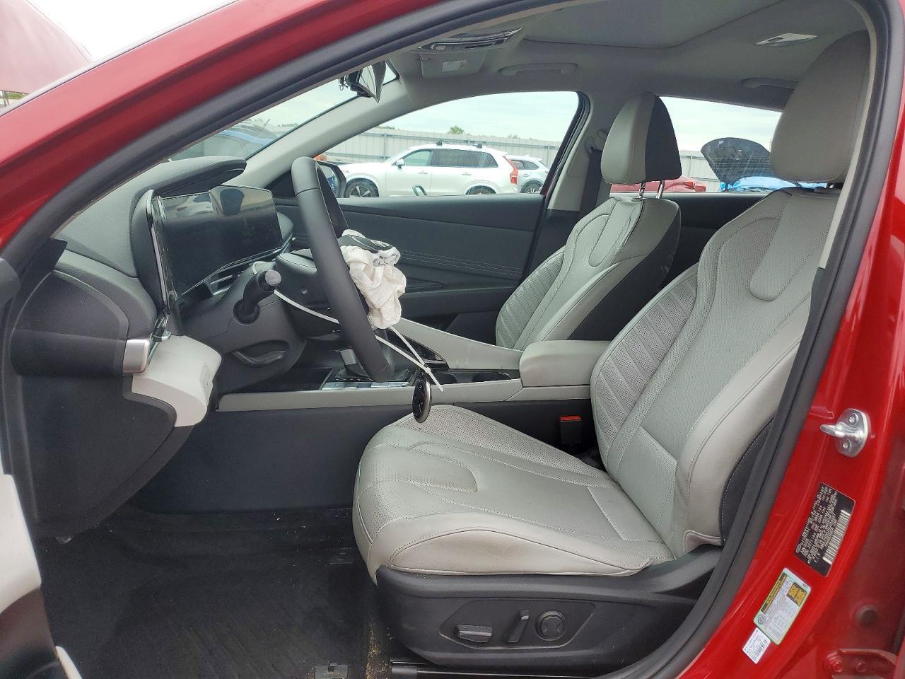 2025 Hyundai Elantra Limited - Image 7