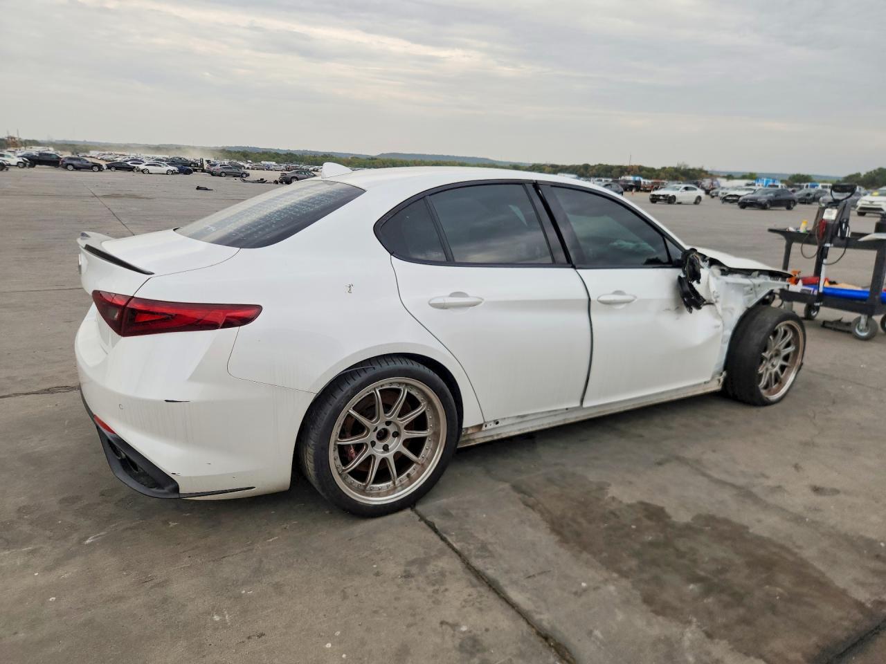 2017 Alfa Romeo Giulia Quadrifoglio - Фото 3