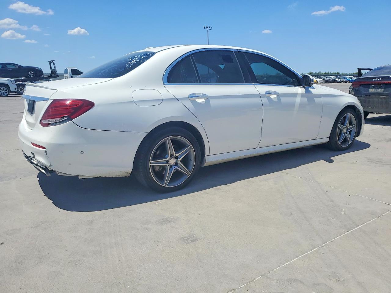 2017 Mercedes-Benz E 300 - Фото 3