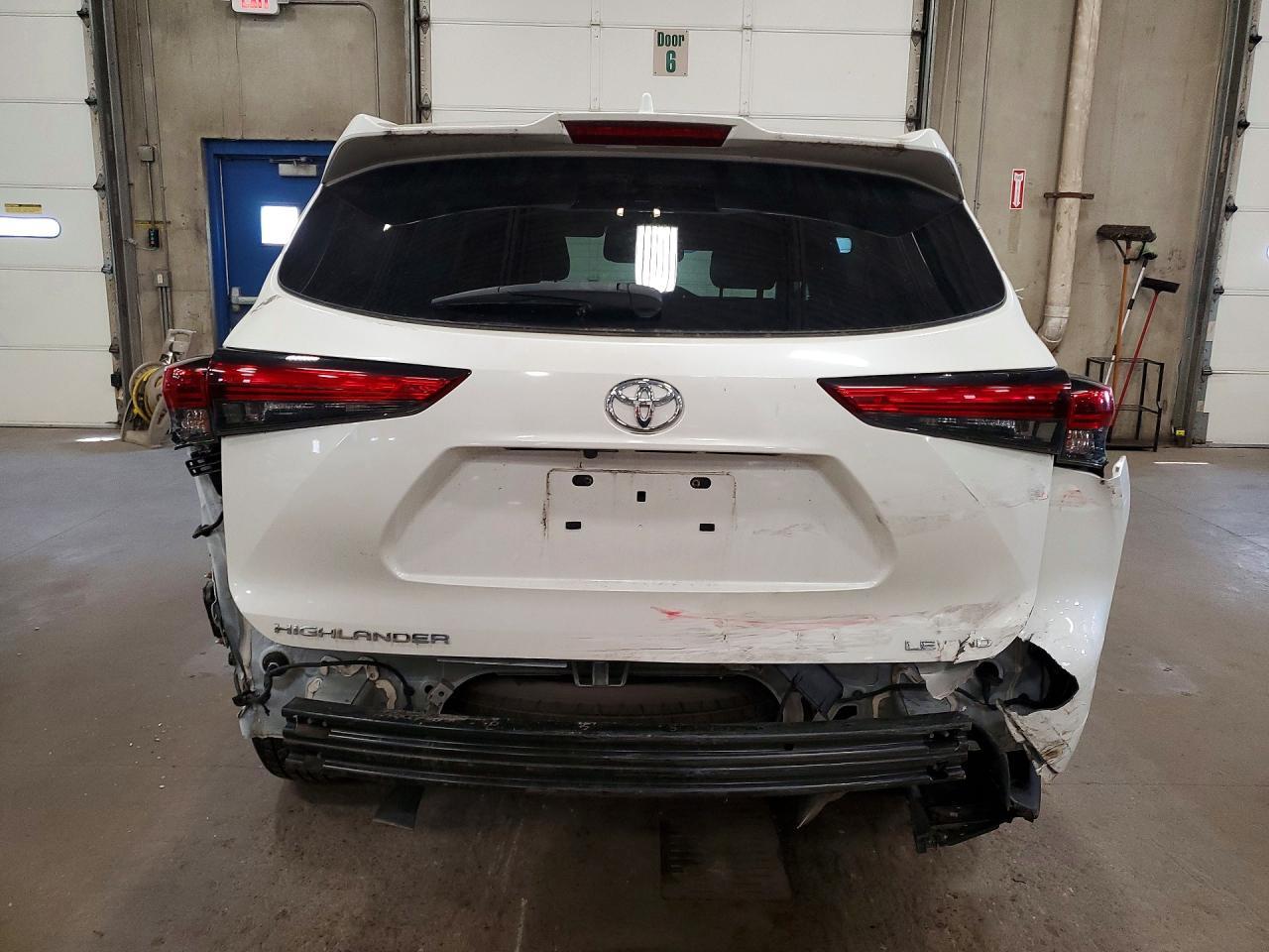 2021 Toyota Highlander Le - Image 6