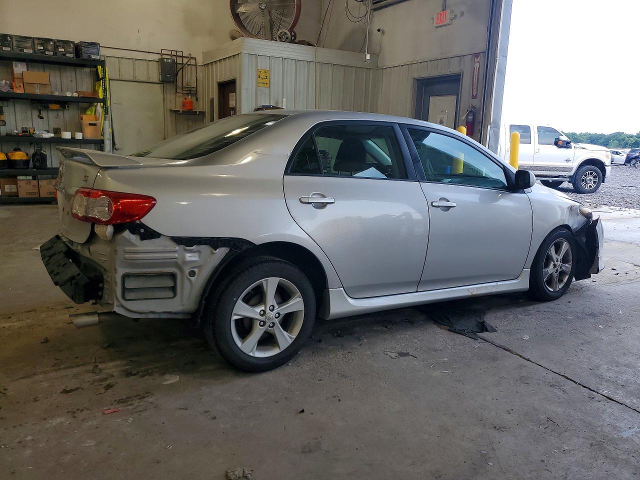 2011 Toyota Corolla S - Фото 3