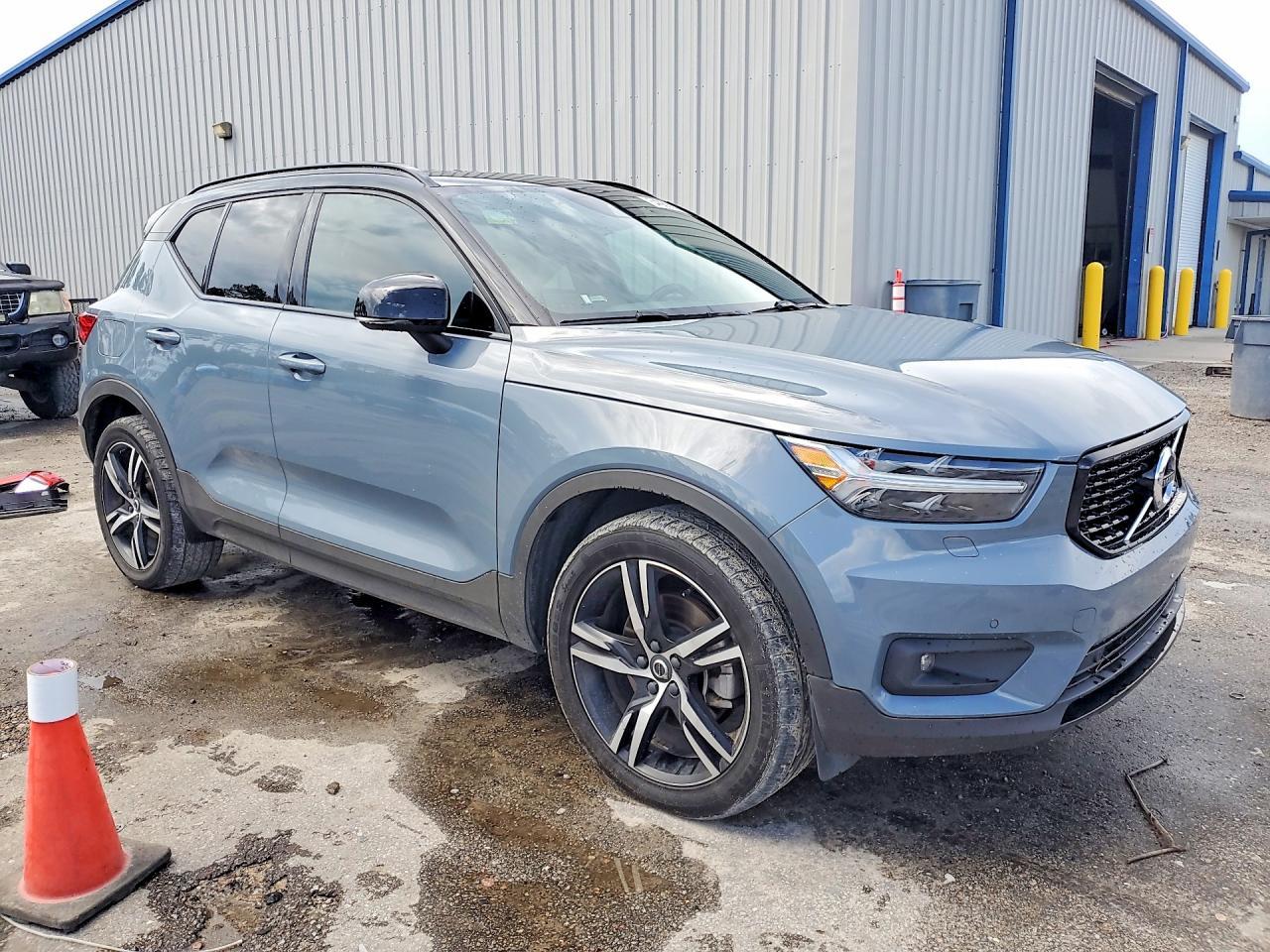 2022 Volvo Xc40 T4 R-Design - Фото 4