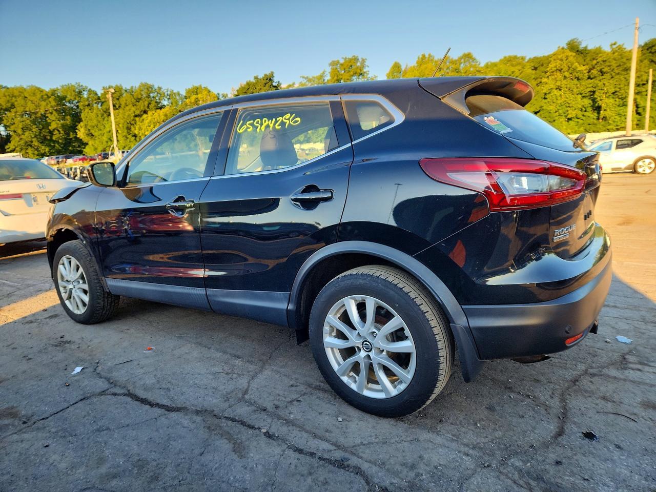2021 Nissan Rogue Sport S - Фото 2