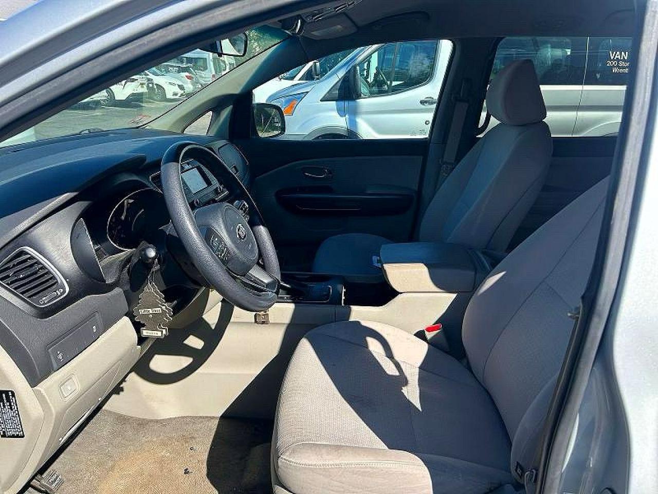2017 Kia Sedona L - Фото 5
