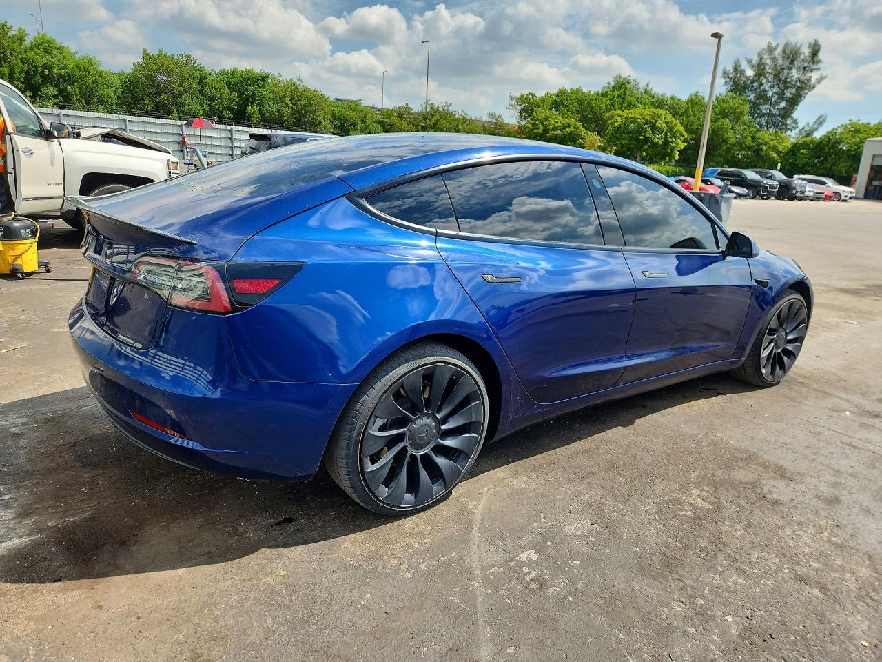 2022 Tesla Model 3 - Фото 3