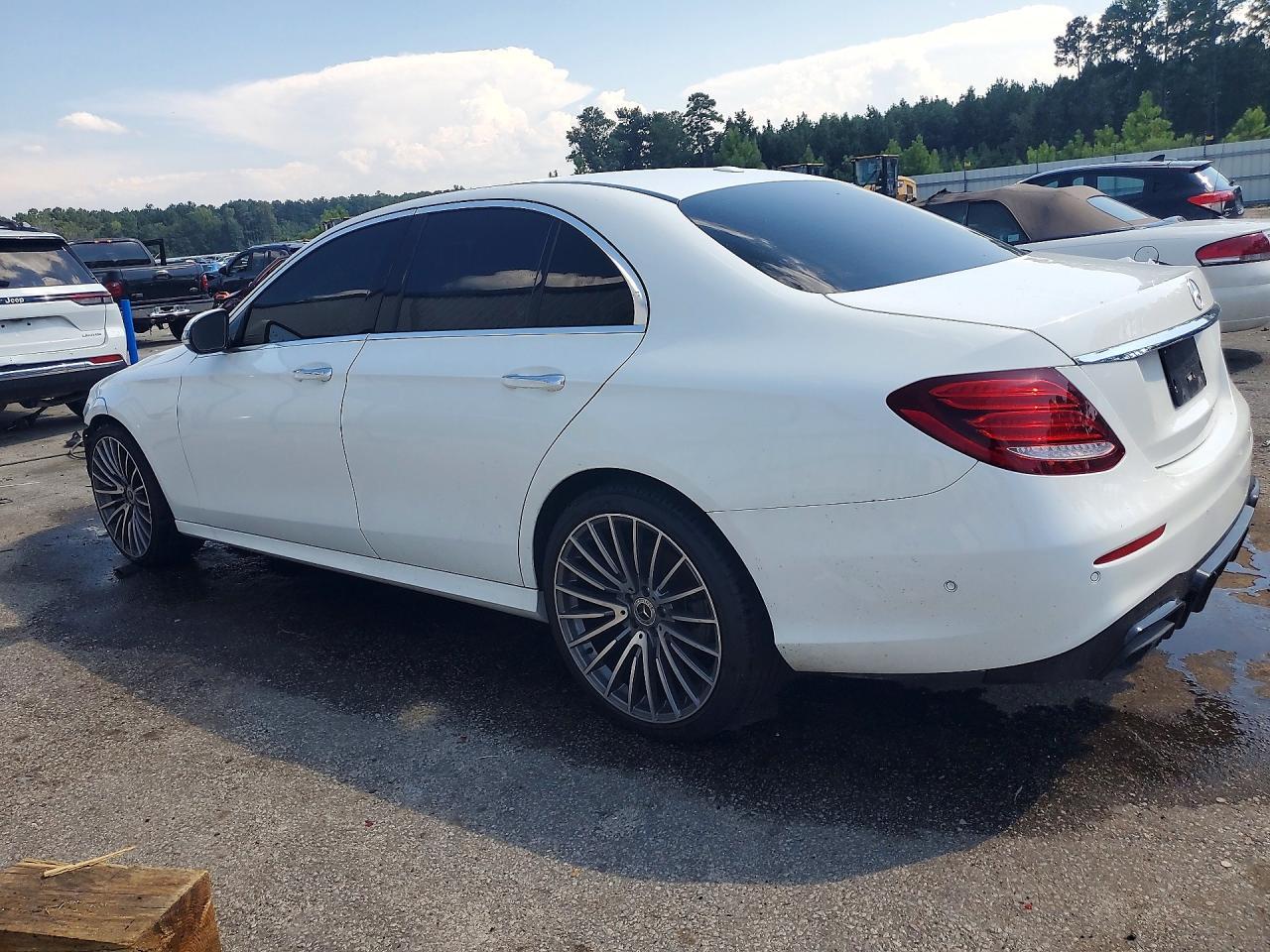 2017 Mercedes-Benz E 300 - Фото 2