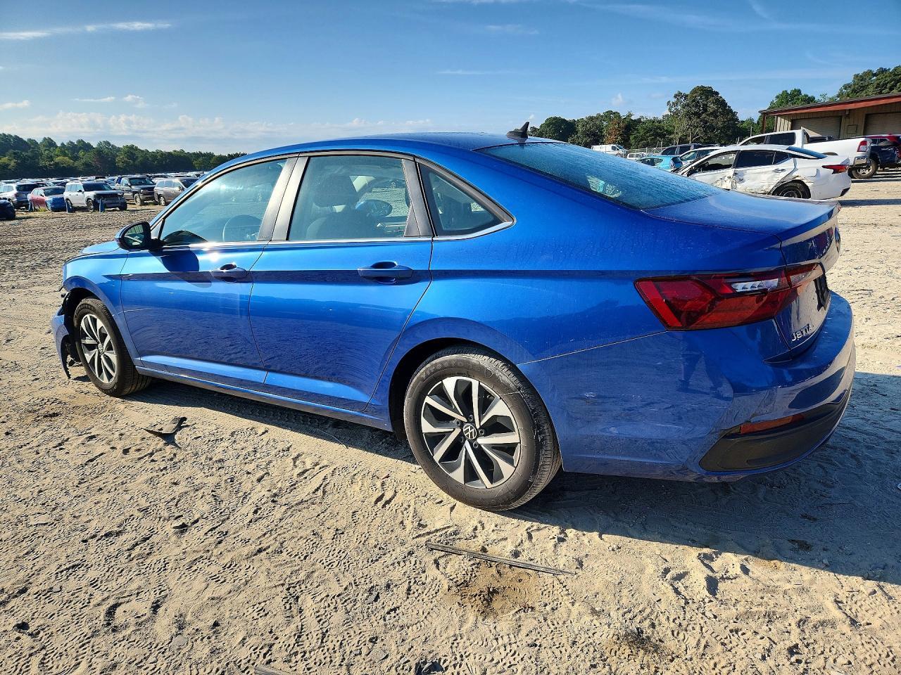 2022 Volkswagen Jetta S - Фото 2