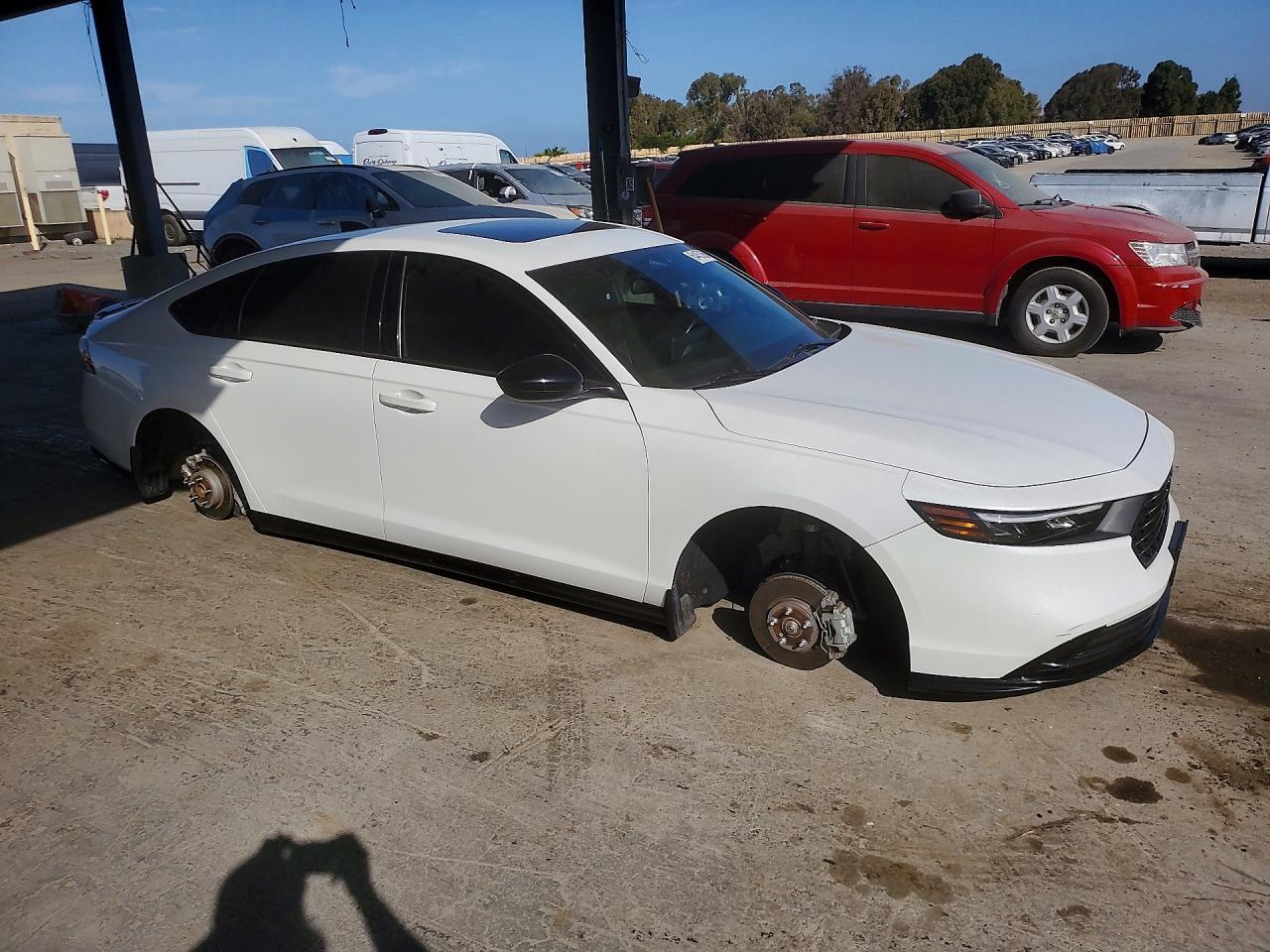 2023 Honda Accord Hybrid Sport-L - Image 4