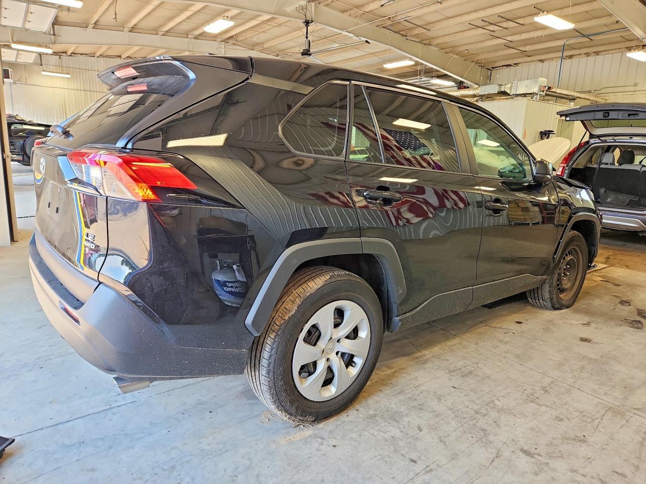 2025 Toyota Rav4 Le - Фото 3