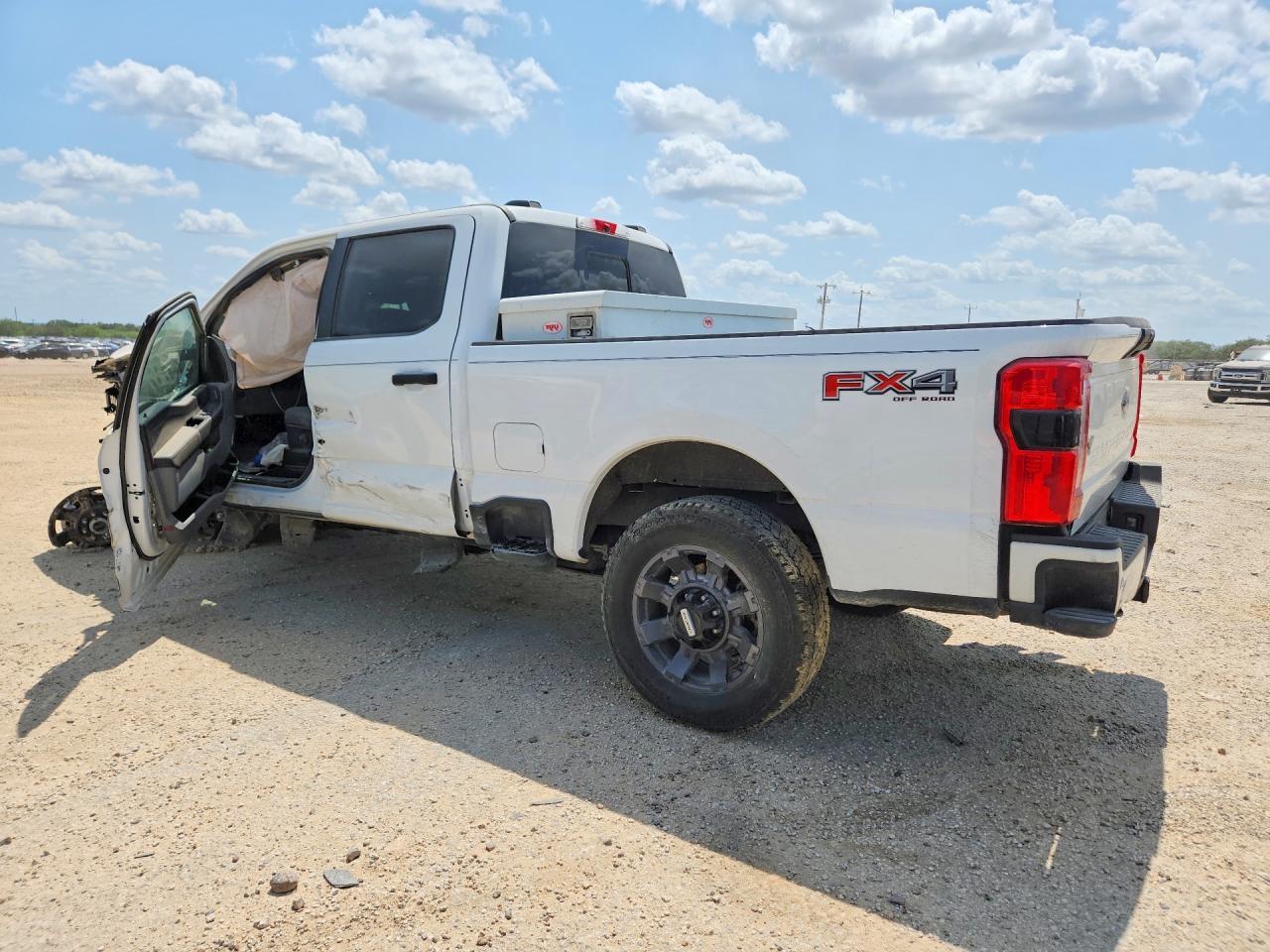 2025 Ford F250 Super Duty - Image 2