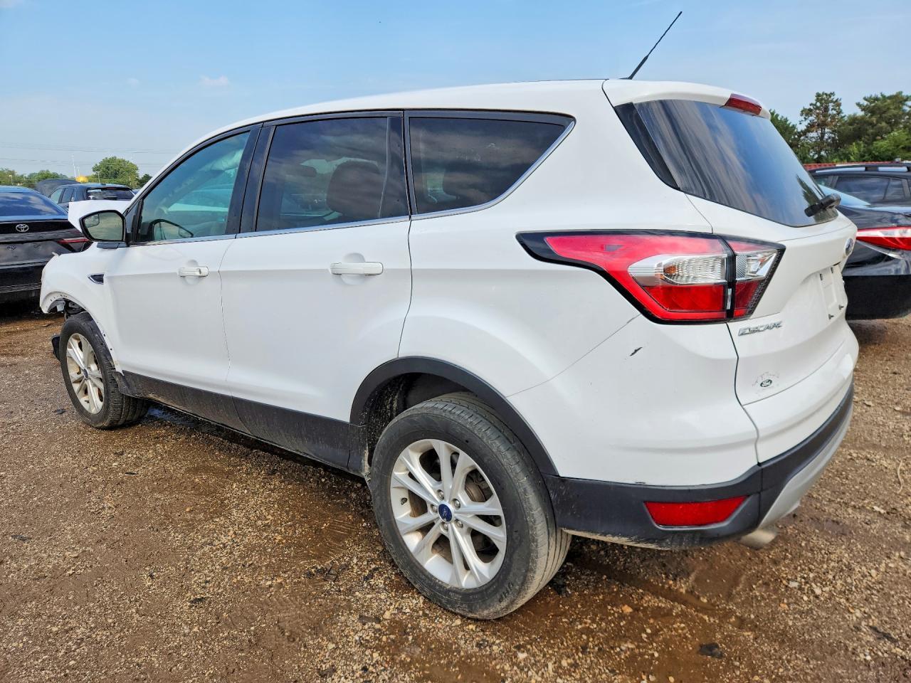2017 Ford Escape Se - Фото 2