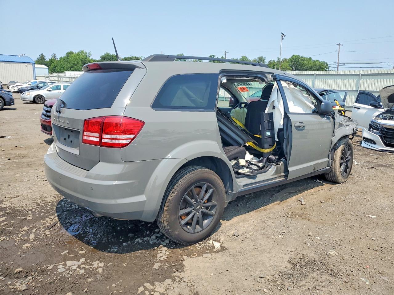 2020 Dodge Journey - Image 3