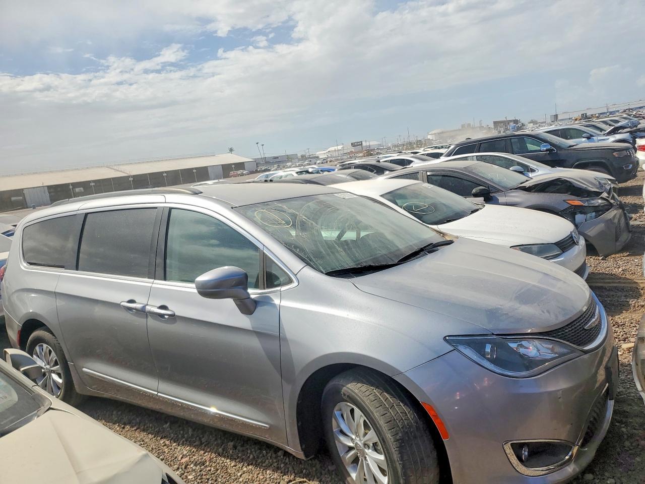 2017 Chrysler Pacifica Touring L - Фото 4