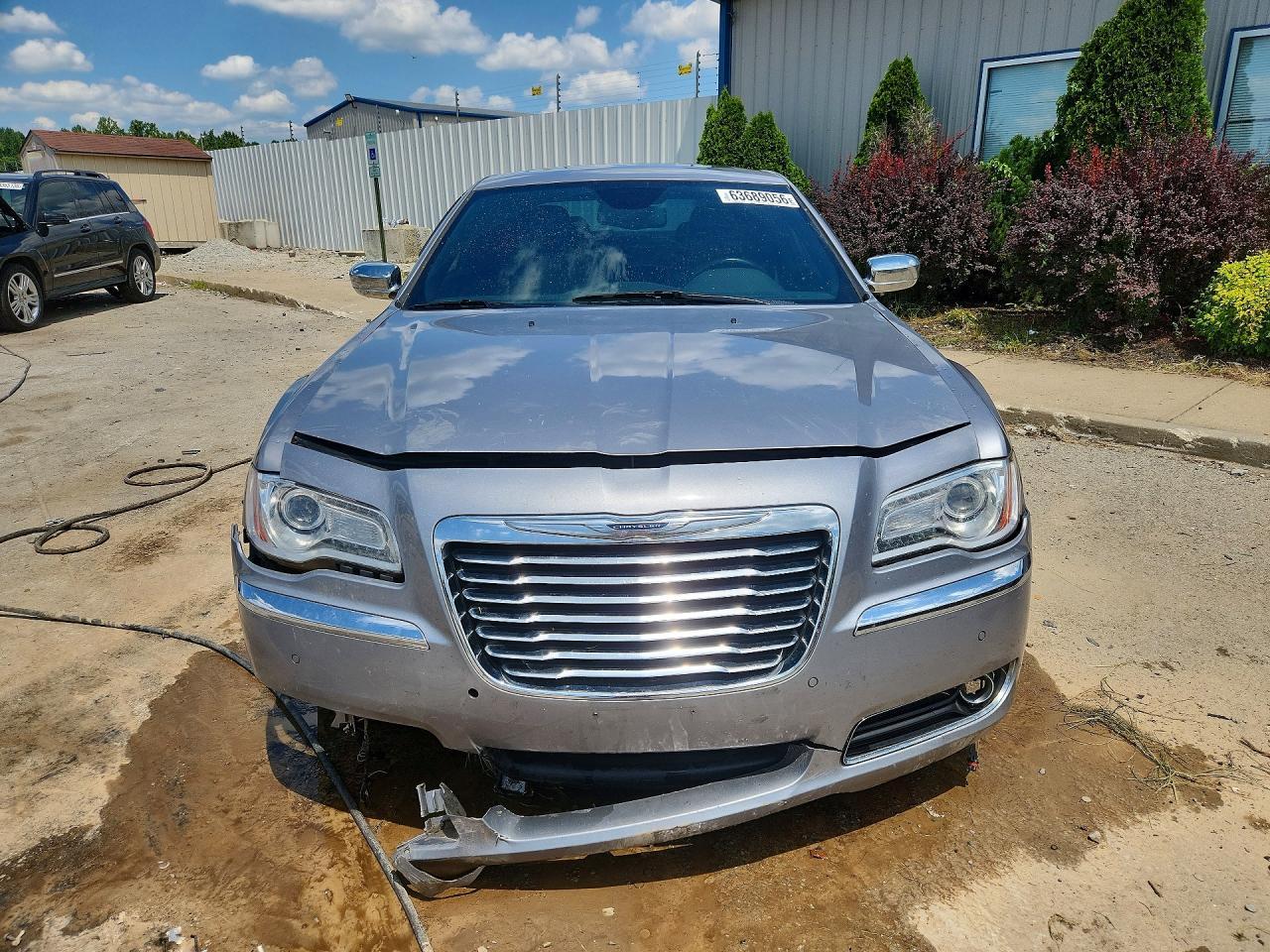 2014 Chrysler 300C - Image 5