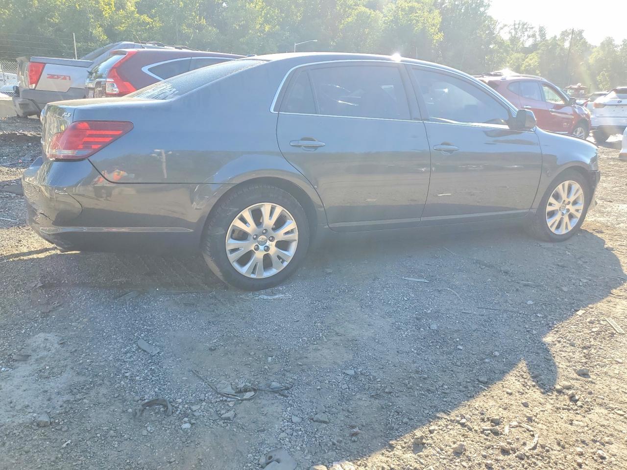2010 Toyota Avalon Xls - Image 3