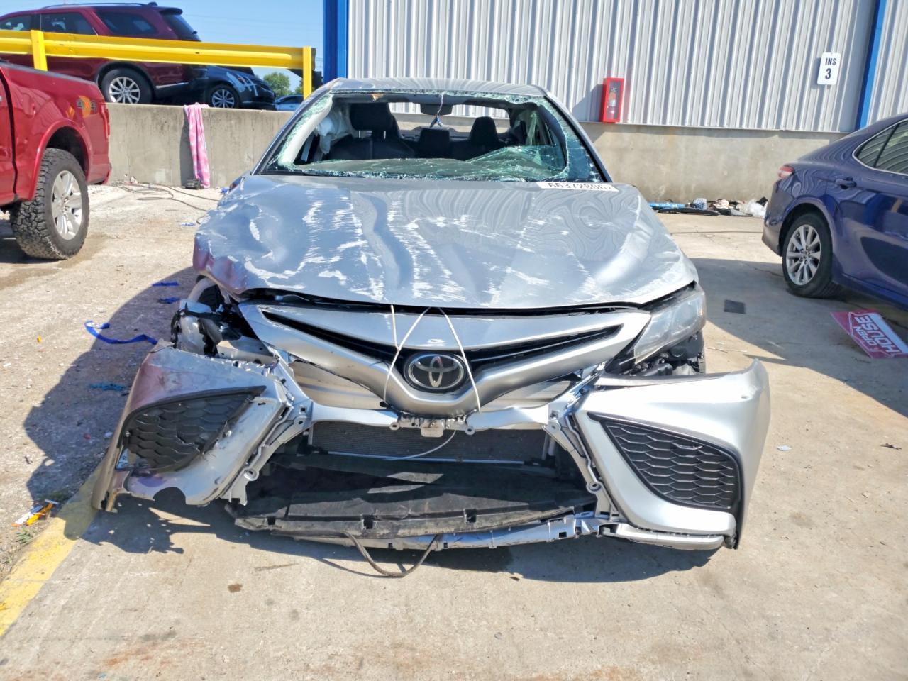 2023 Toyota Camry Se - Фото 5