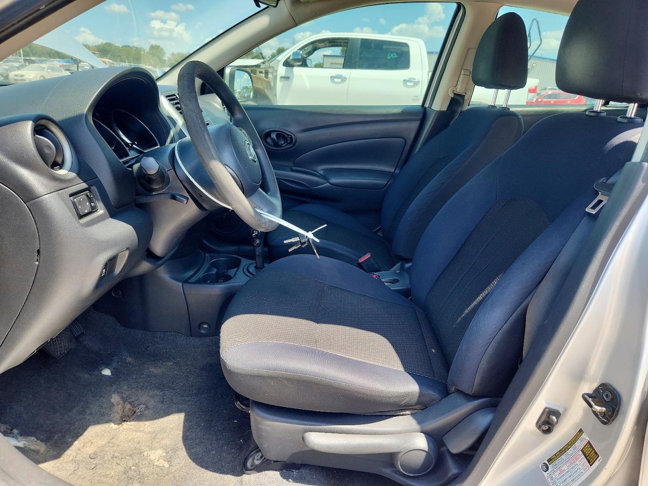 2012 Nissan Versa 1.6 S - Image 7