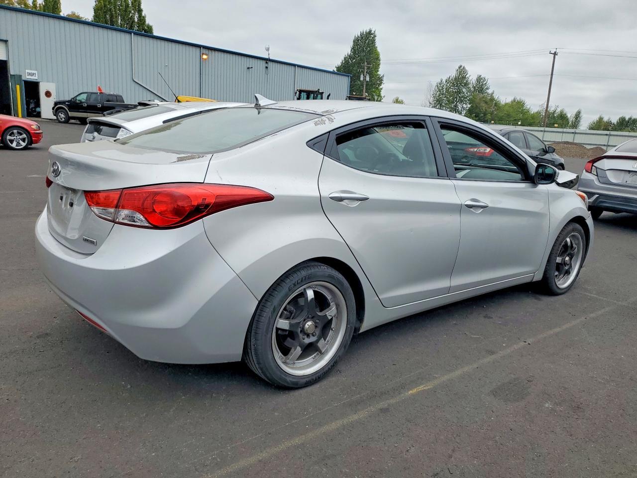 2012 Hyundai Elantra Limited - Image 3