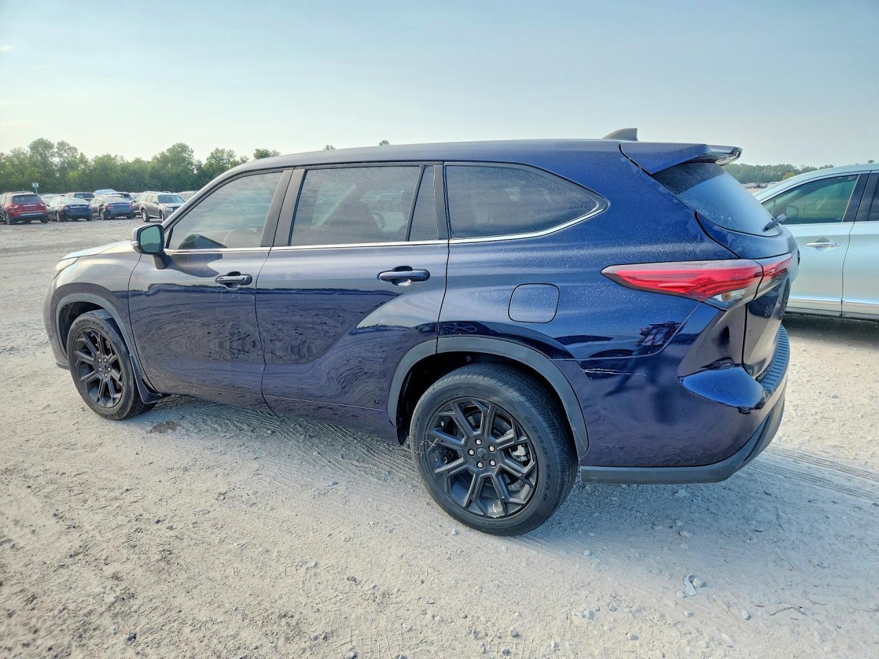2023 Toyota Highlander Le - Фото 2