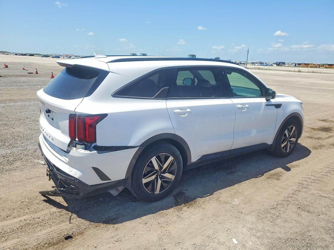 2022 Kia Sorento S - Фото 3