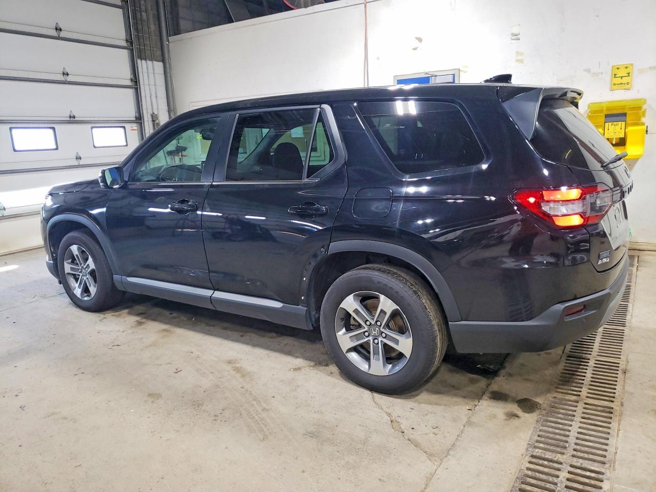 2025 Honda Pilot Exl - Image 2