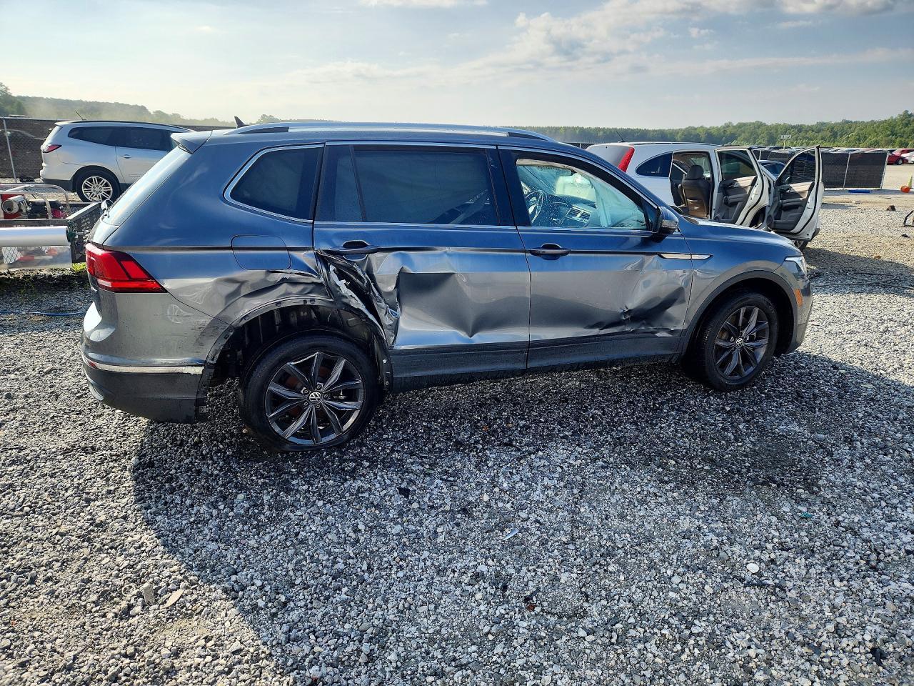 2022 Volkswagen Tiguan Se - Фото 3