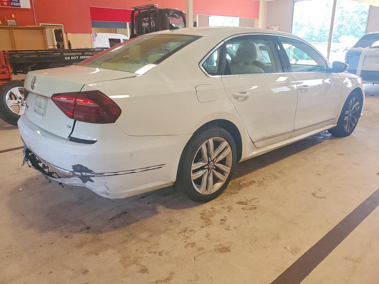 2017 Volkswagen Passat Sel Premium - Фото 3