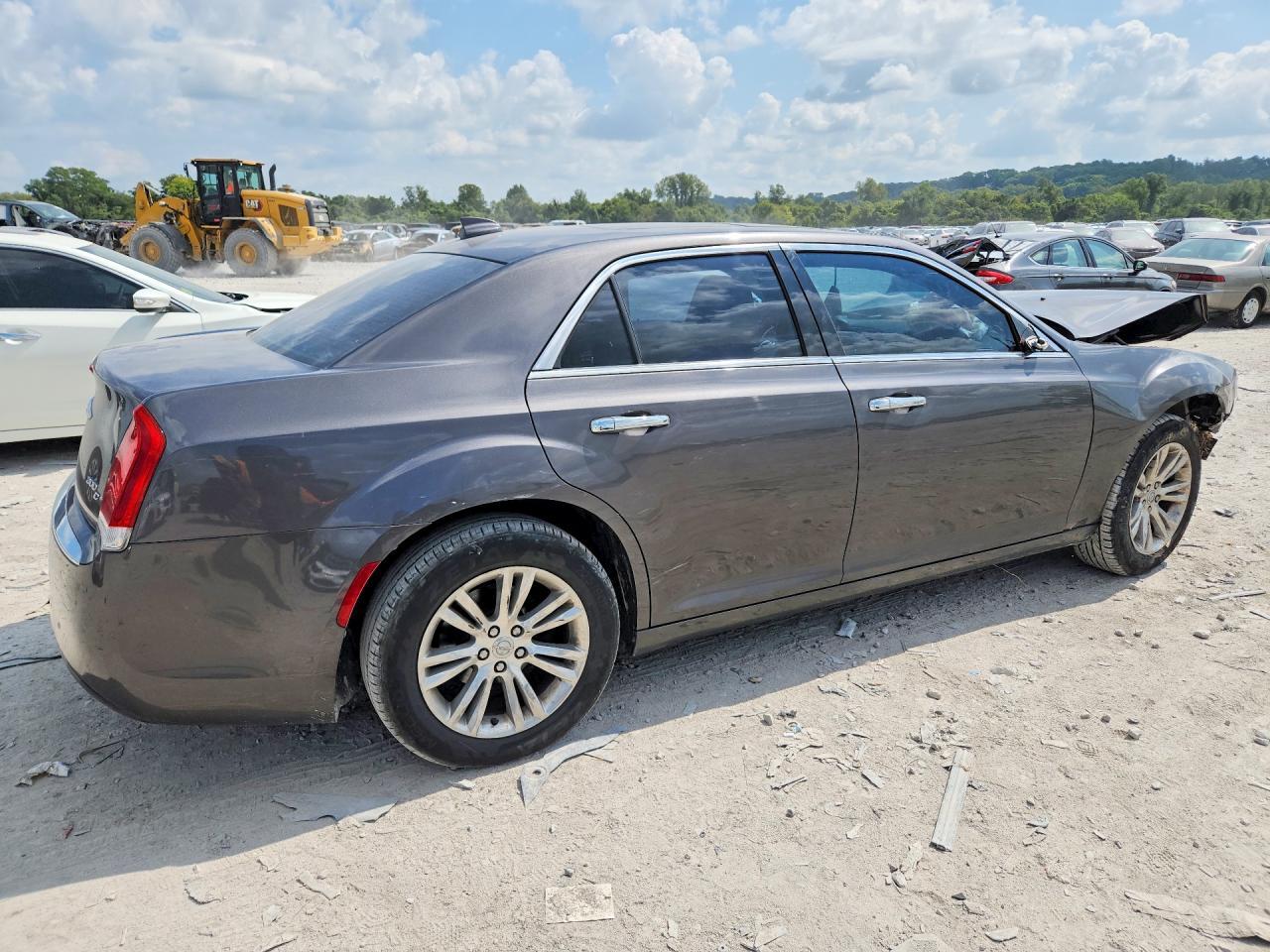 2016 Chrysler 300C - Фото 3