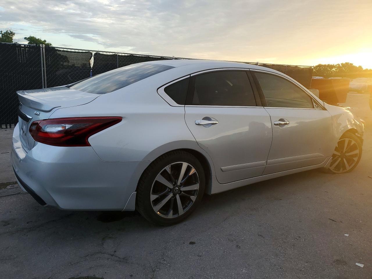 2017 Nissan Altima 2.5 Sr - Фото 3
