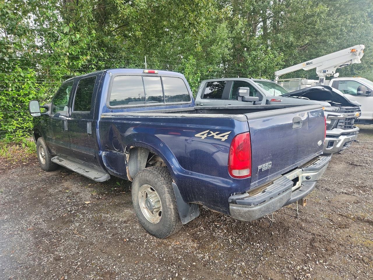 2001 Ford F250 Super Duty - Image 2