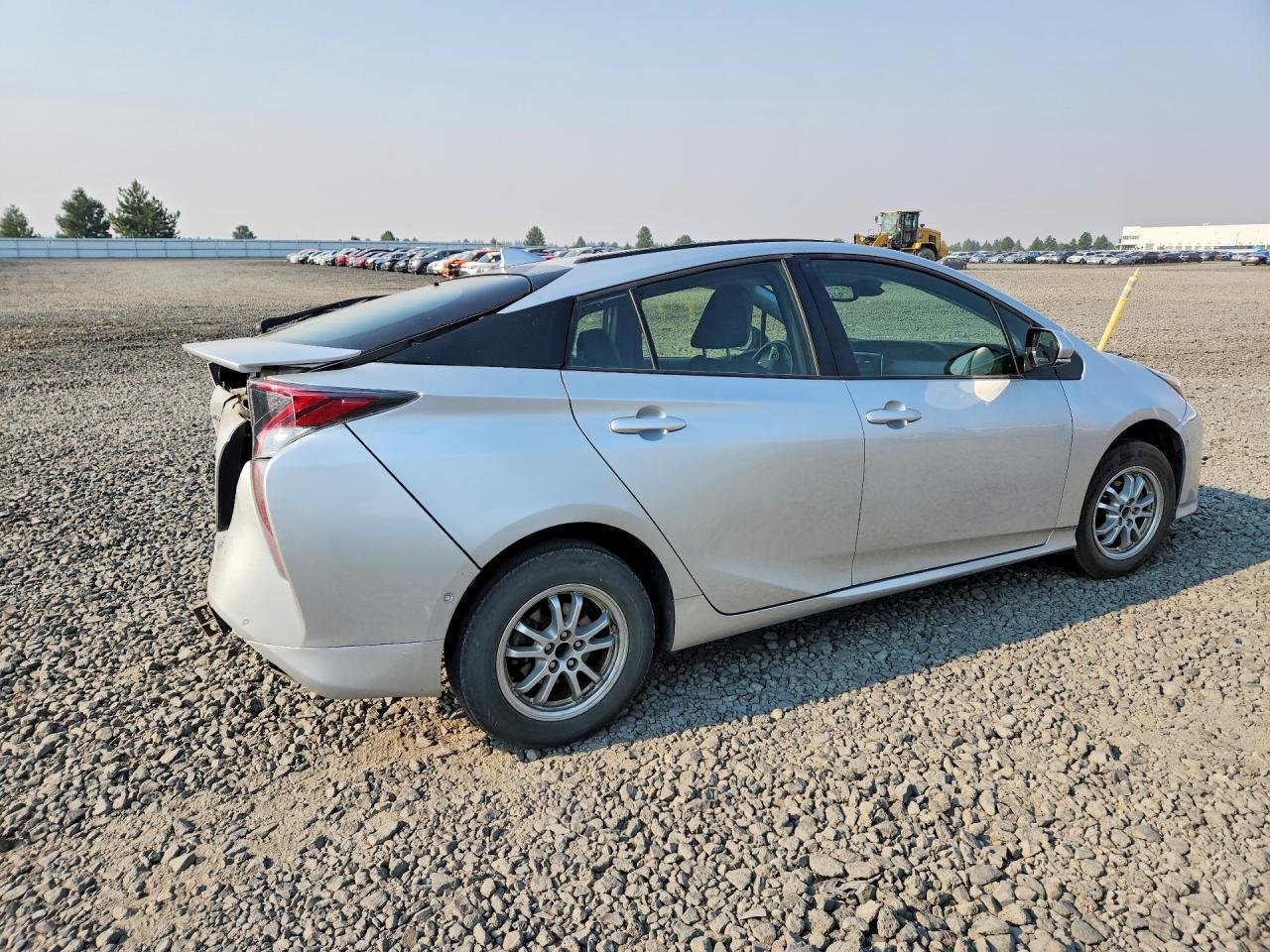 2017 Toyota Prius Three - Фото 3