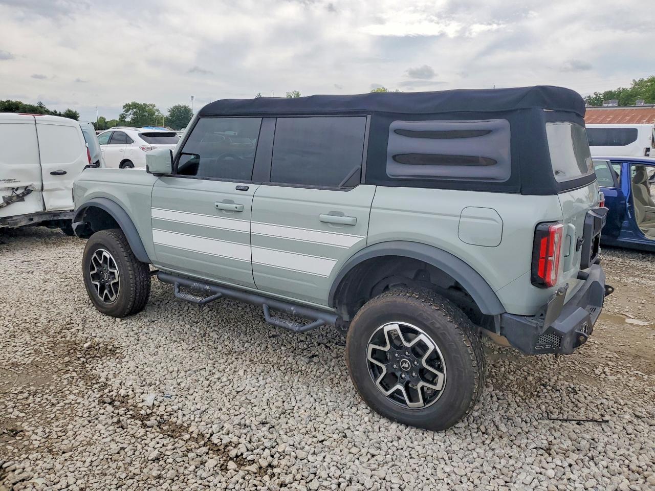 2021 Ford Bronco Base - Image 2